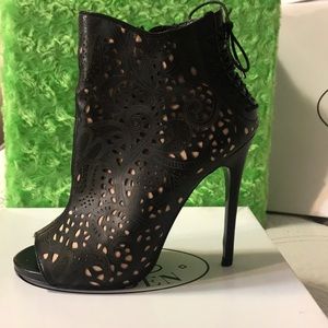 Steve Madden black Korsett heels